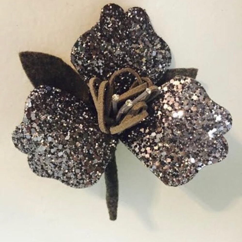 Vintage glitter flower brooch.